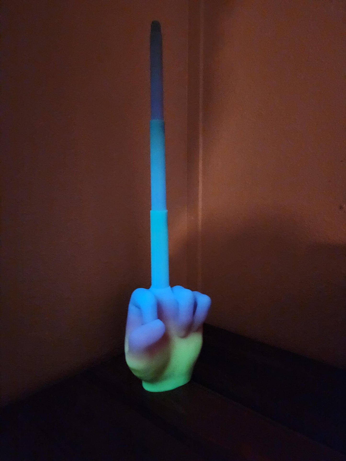 Collapsible Middle Finger Desk Toy – Hilarious 3D Printed Gag Gift (13 inch)