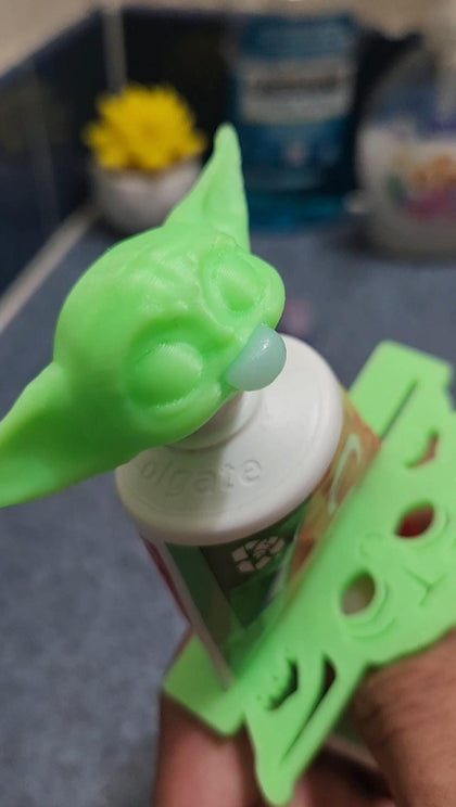 Glow Baby Yoda Toothpaste Cap & Squeezer Set